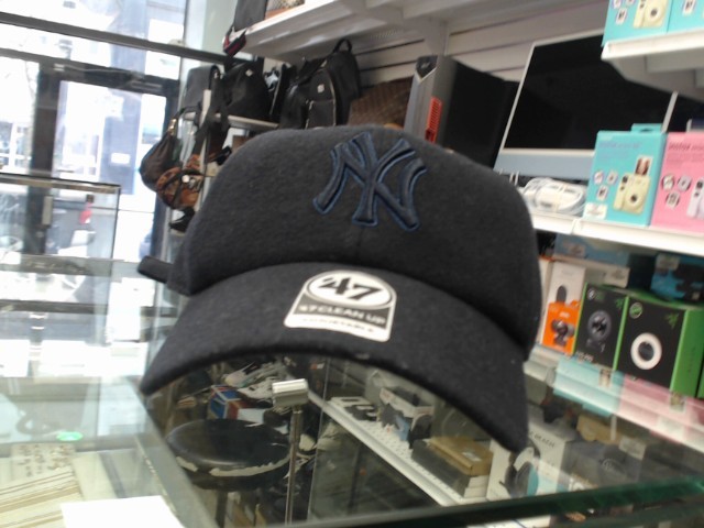 Casquette new york noire/mauve