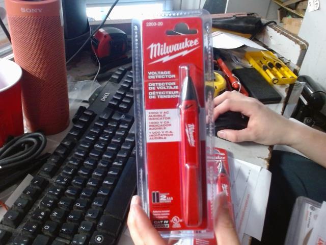 Volt pen tester