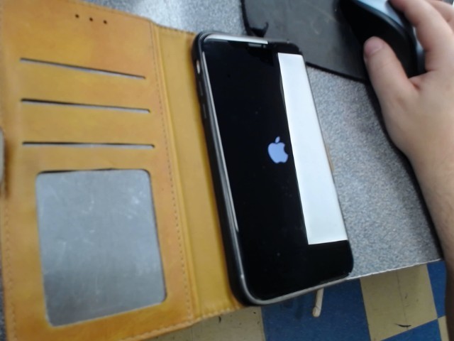 Iphone blanc avec case pw-220492