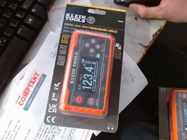 Digital leveler