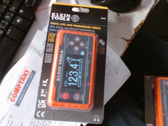 Digital leveler