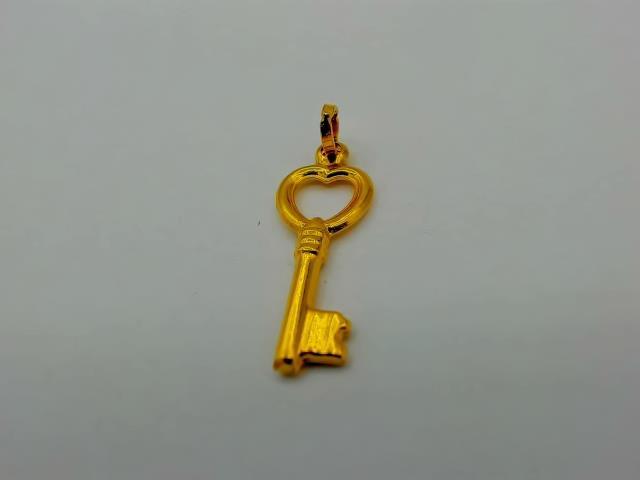 BRELOQUE EN OR 18KT