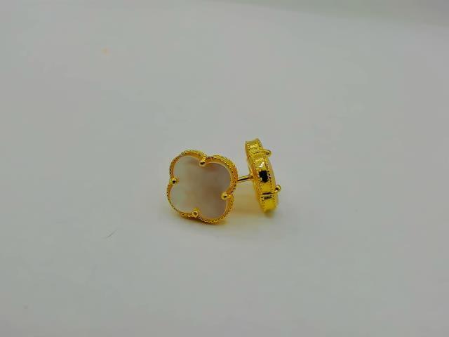 BOUCLES D OREILLES EN OR 10KT