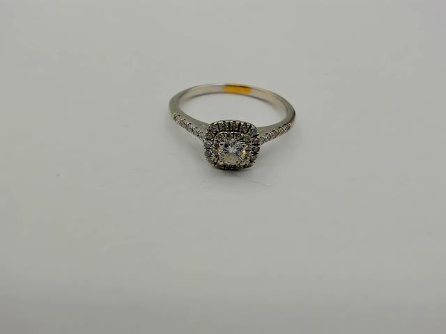 BAGUE EN OR BLANC 10KT AVEC DIAM 