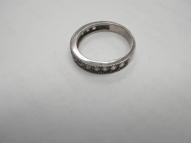 Bague en argent avec pls petite perle