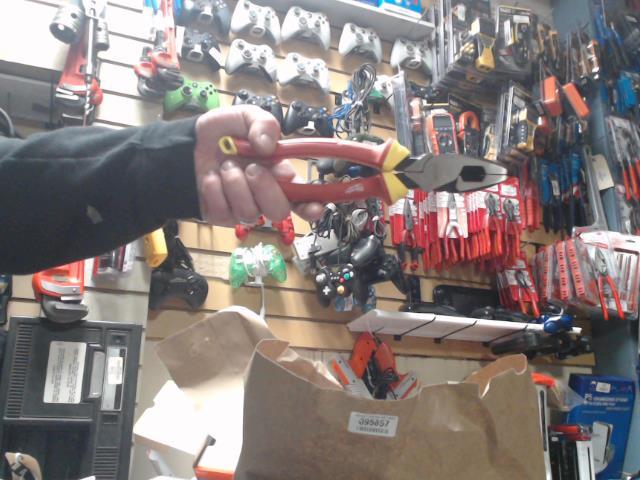 Plier