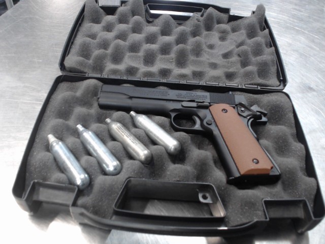 Pistol noir grip brun winchester