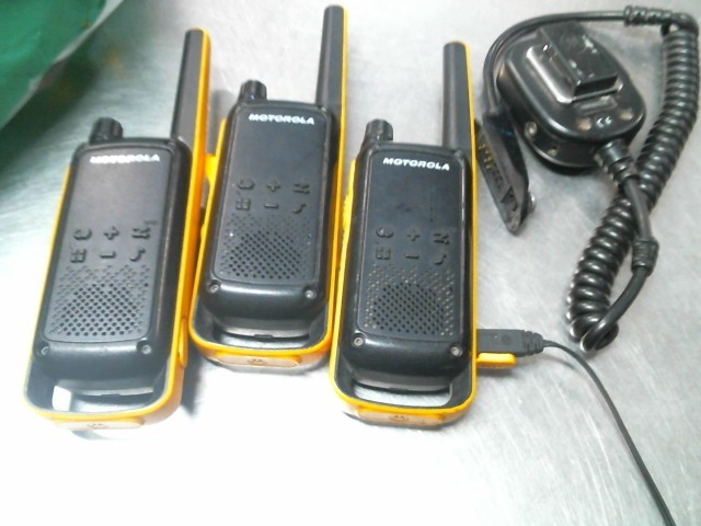 Lot de 3 walkie talkie motorola