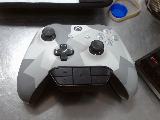 Manette xbox one cammo blanc/gris