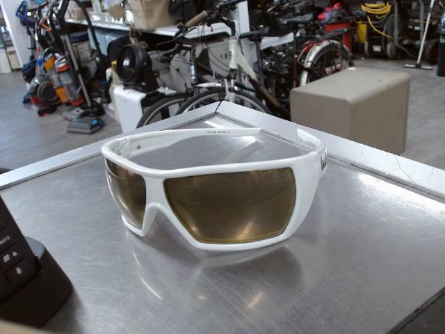 Lunettes de soleils blanche