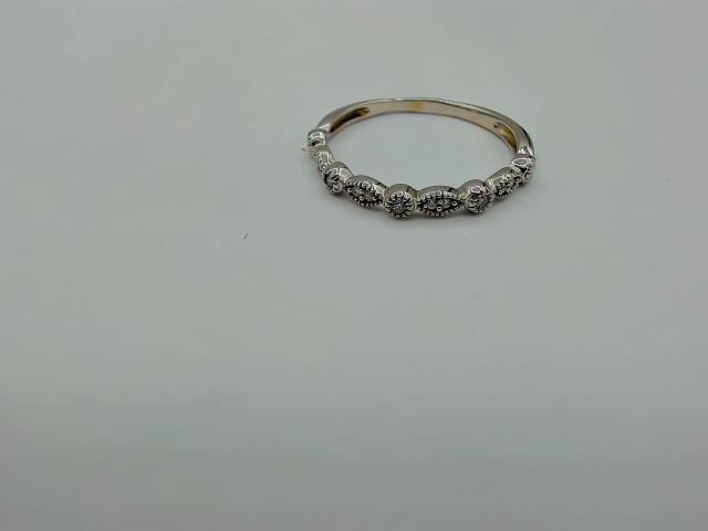 BAGUE EN OR10KT AVEC DIAMANTS