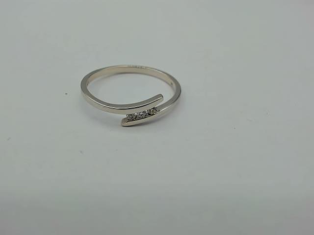 BAGUE EN OR 10KT AVEC DIAMANTS