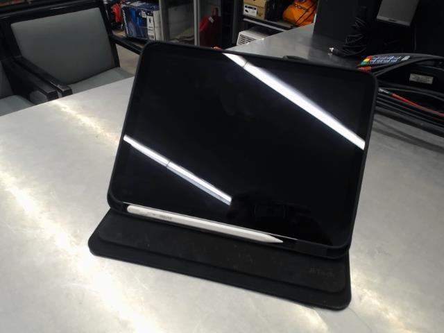 Ipad 10th gen 64gb avec case et pen