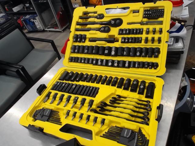 Socket and wrench set
