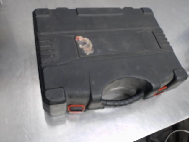 Outils oscillateur dans case