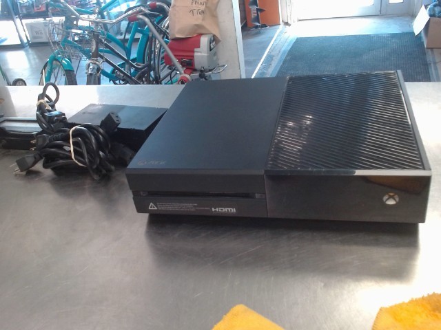 Xbox one first gen + fils