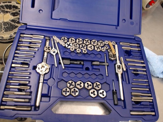 Kit tap & die 76 morceau(2 missing) dcas