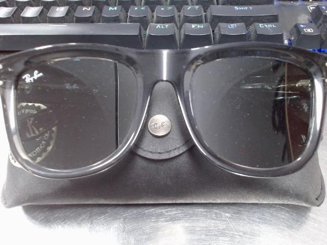 Lunette de soleil wayfarer reverse