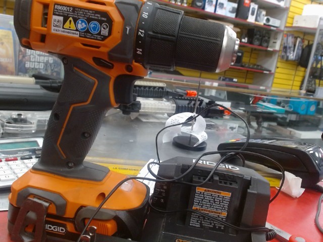 Perceuse avec chargeur