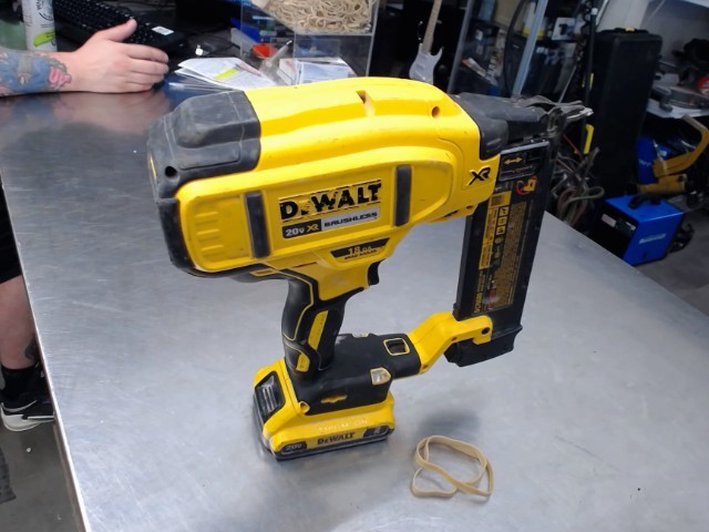 Framing nailer dewalt avec batt 2ah