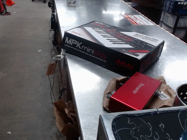 Akai mpk stand alone controler +speaker