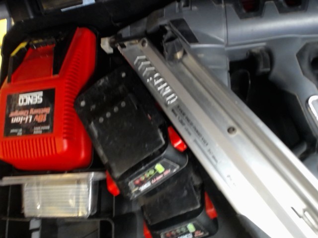 Gun a clou a batt 3 batt chargeur case