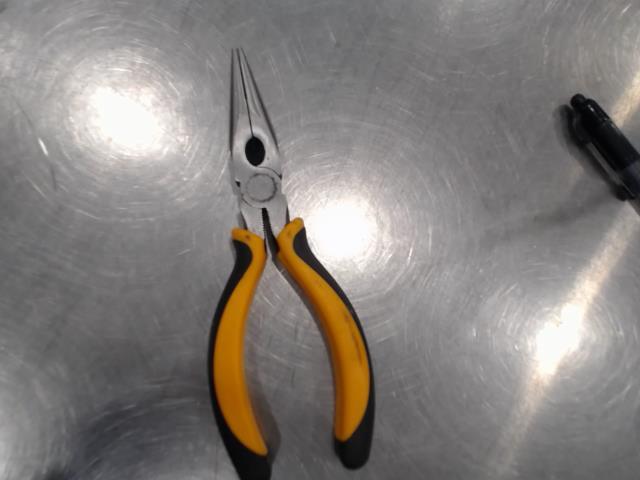 Pince a long bec