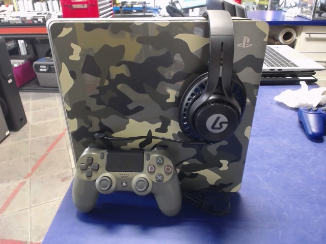 Playstation 4 camo avec accessoires