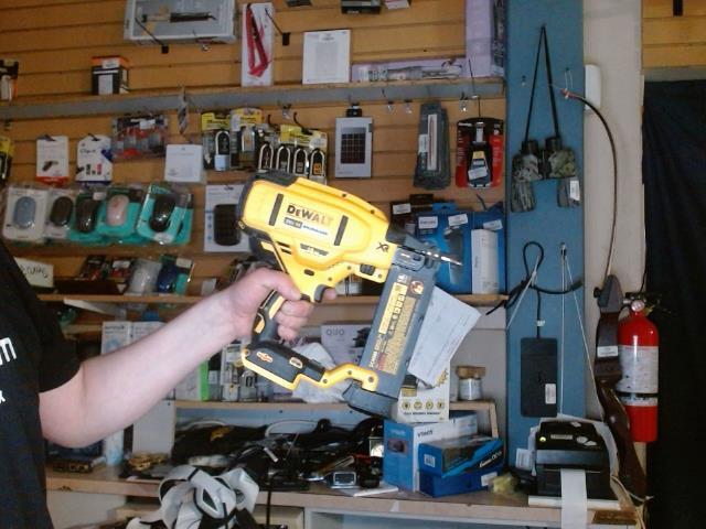 Clueuse dewalt