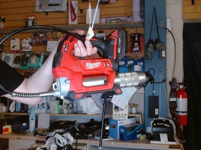 Grease gun milwaukee +batt