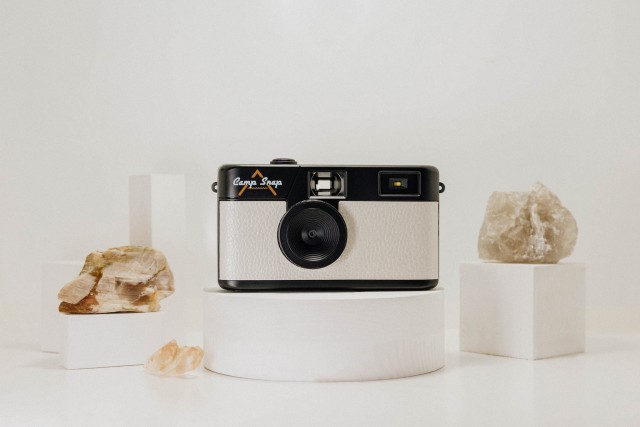 Screen-free digital camera blanche