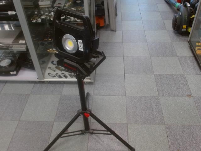 Lumiere avec trepied
