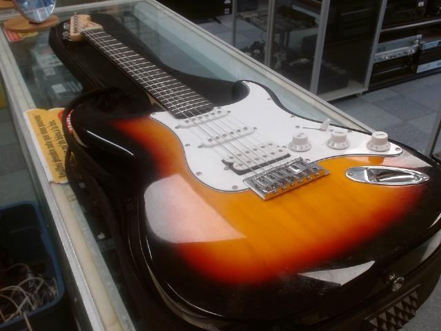 Guitare electrique donner avec acc