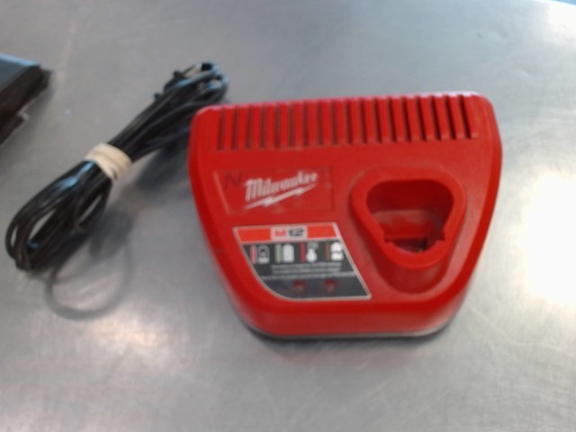 Chargeur milwaukee