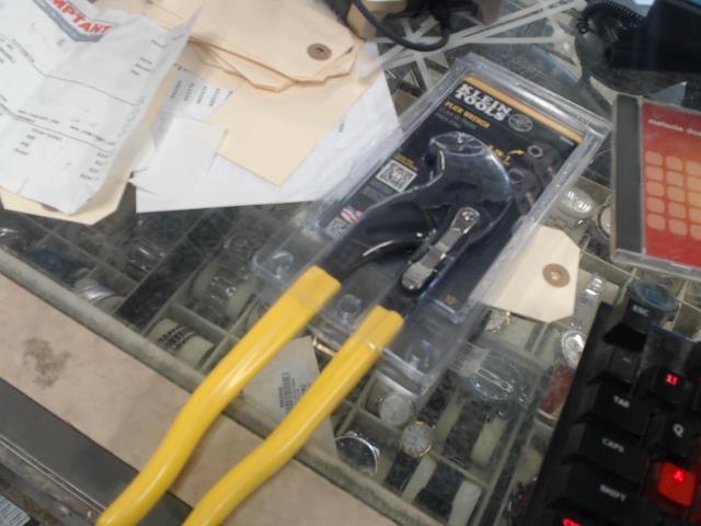 Plier wrench