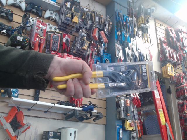 Plier wrench