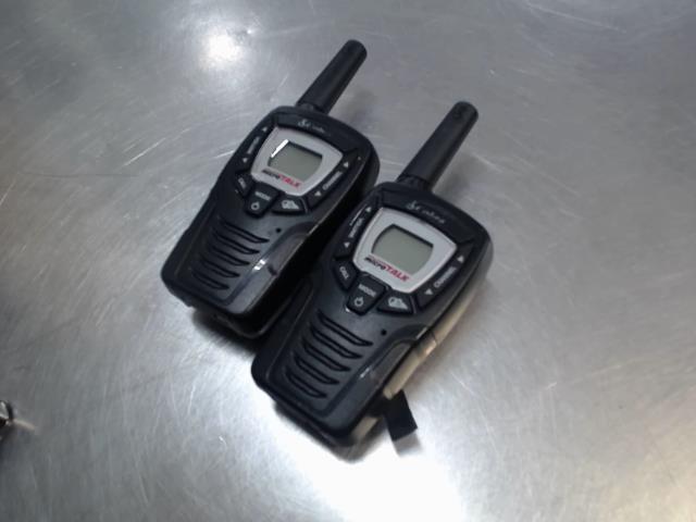 2 walki talki cobra