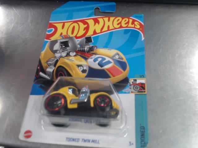 Hotwheels tooned twin mill tooned 1/5