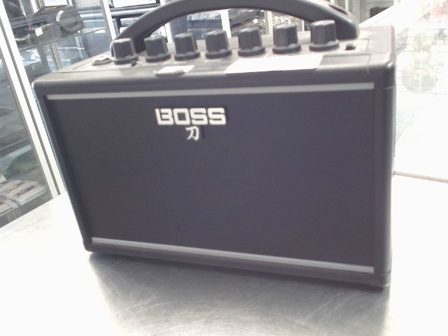 Ampli boss a batt katana mini open box