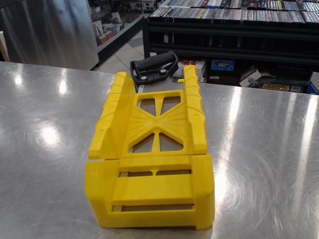 Scie a main avec rack jaune