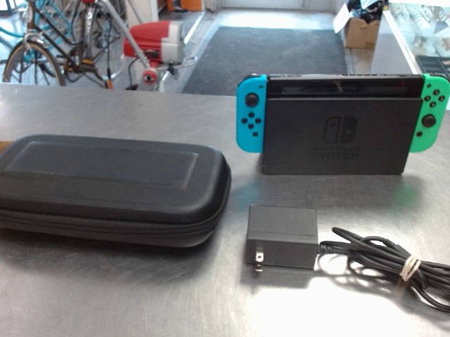 Nintendo switch avec dock et fil dans c