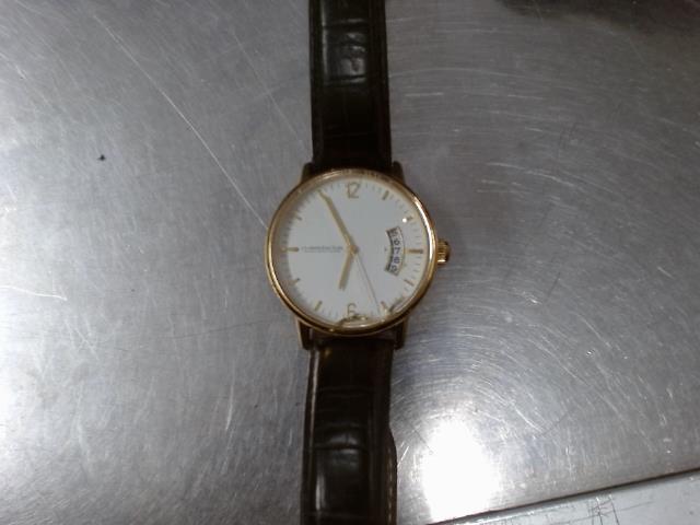 Montre strap en cuire noire