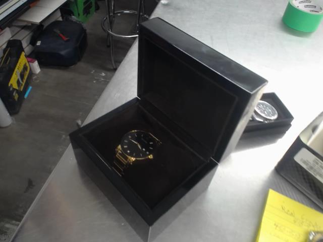 Montre bulova dans boite