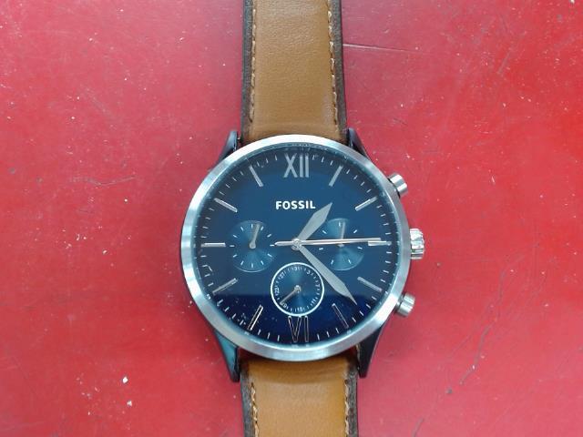 Montre fond bleu quartz