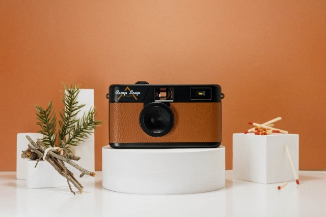 Screen-free digital camera brown