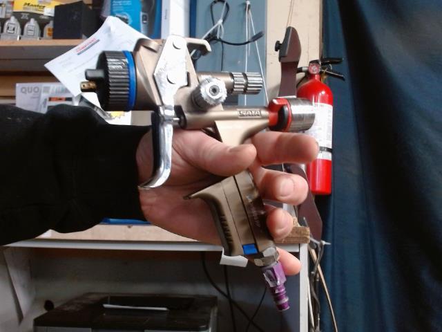 Spray paint pistol