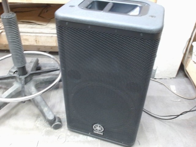 Powered speaker yamaha dsr112