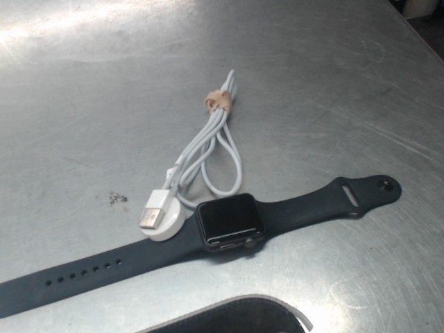 Apple watch serie 3 avec chargeur