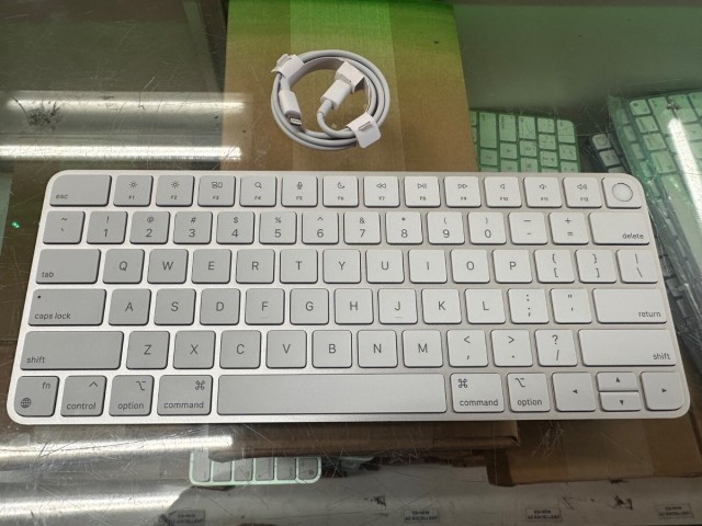 Wireless keyboard apple blanc used no ac