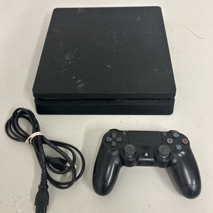 Ps4 slim avec manette noire